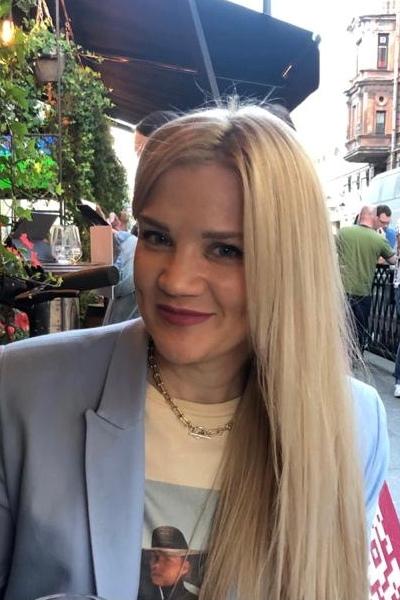Julia (44) aus Osteuropa sucht einen Mann