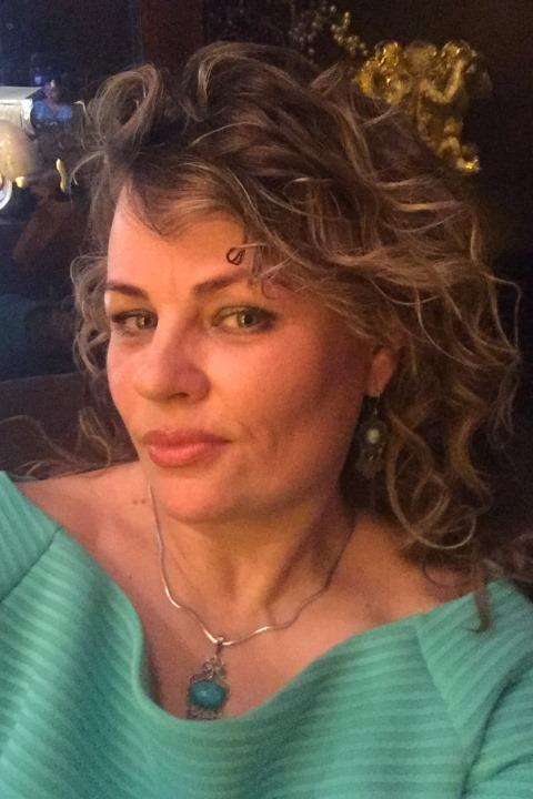 Elena sucht einen Partner über die Partnervermittlung Ukraine Foto von Elena, einer Frau aus der Ukraine auf Partnersuche