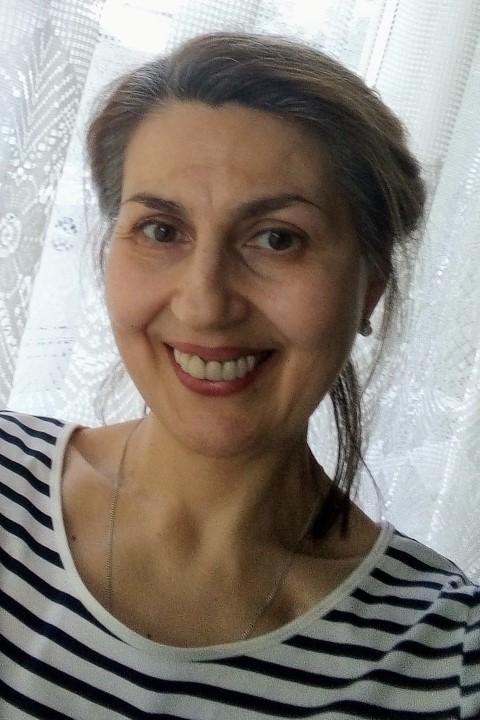 Gabriela (54) aus Osteuropa sucht einen Mann