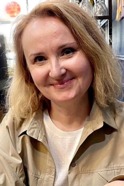 Elena (59) aus Osteuropa sucht einen Mann