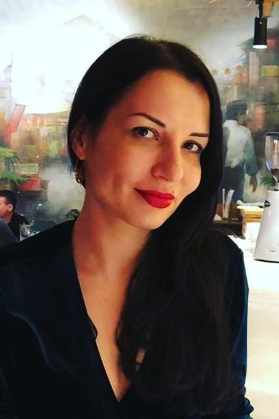 Elena (42) aus Osteuropa sucht einen Mann