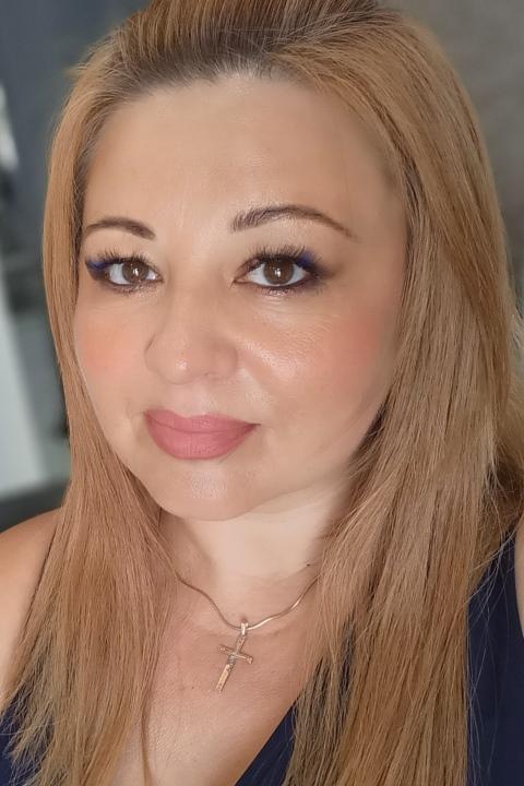 Katya (46) aus Osteuropa sucht einen Mann