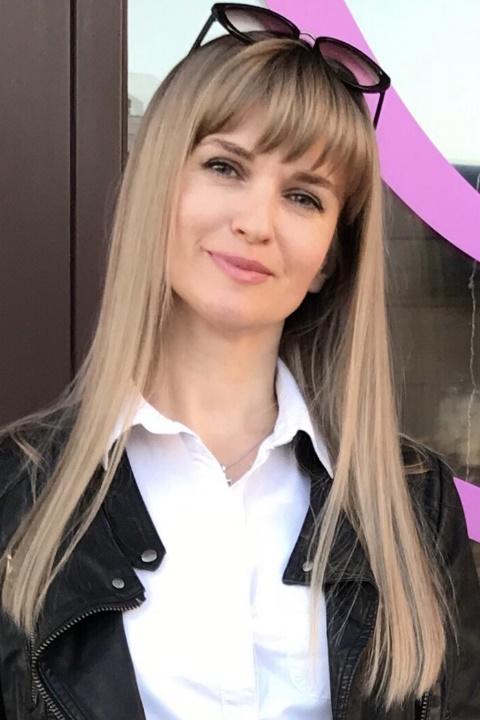 Marina sucht einen Partner über die Partnervermittlung Ukraine Foto von Marina, einer Frau aus der Ukraine auf Partnersuche