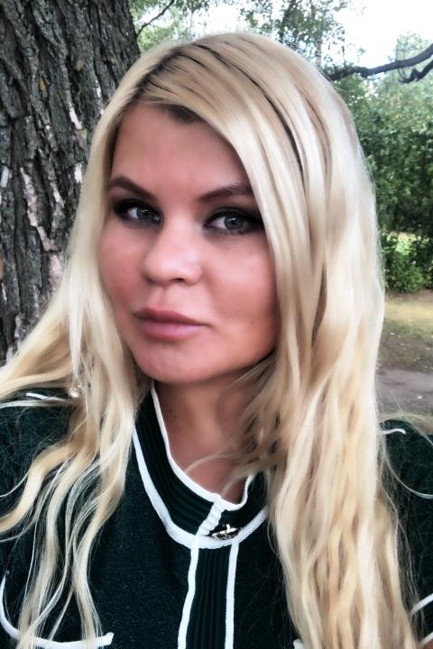 Alena (37) aus Osteuropa sucht einen Mann