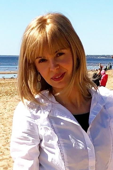 Julia sucht einen Partner über die Partnervermittlung Ukraine Foto von Julia, einer Frau aus der Ukraine auf Partnersuche