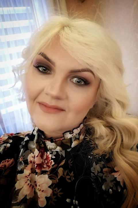 Elena (52) aus Osteuropa sucht einen Mann