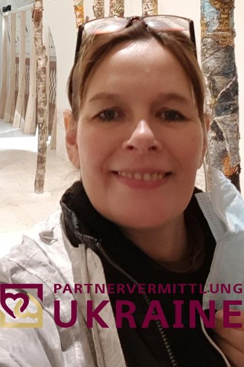 Marina, eine Frau aus der Ukraine, über unsere Partnervermittlung kennenlernen (Foto 1) Eine Frau auf Partnersuche: Foto 1 von Marina