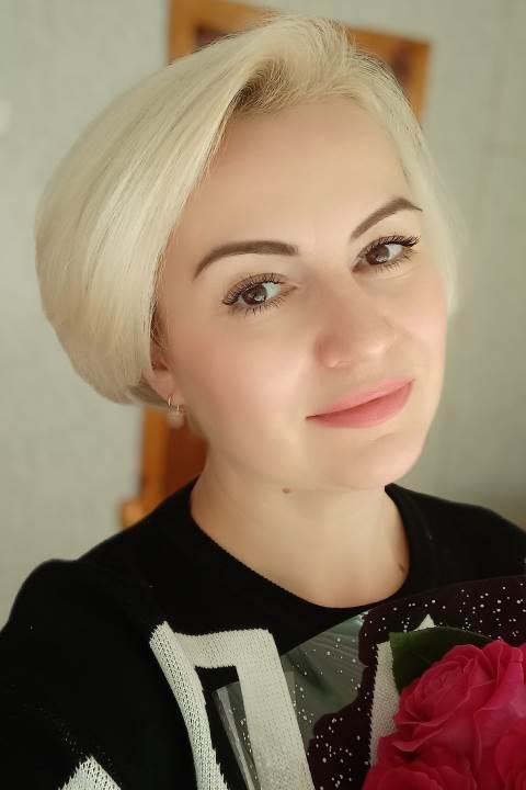 Elena (45) aus Osteuropa sucht einen Mann