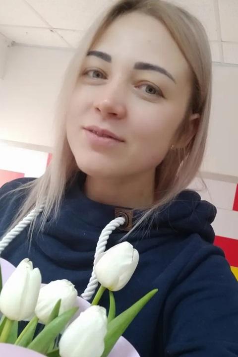 Lubov sucht einen Partner über die Partnervermittlung Ukraine Foto von Lubov, einer Frau aus der Ukraine auf Partnersuche