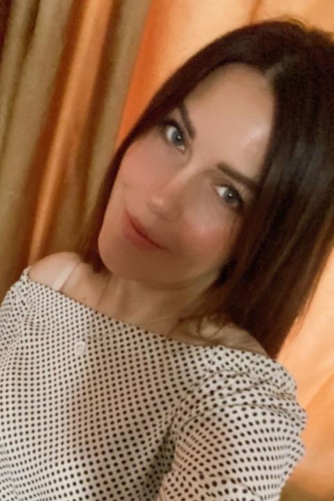 Ksenya sucht einen Partner über die Partnervermittlung Ukraine Foto von Ksenya, einer Frau aus der Ukraine auf Partnersuche