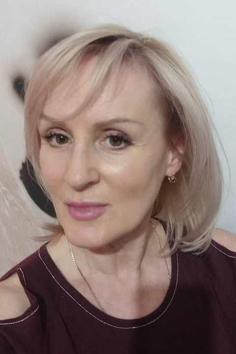 Elena (53) aus Osteuropa sucht einen Mann