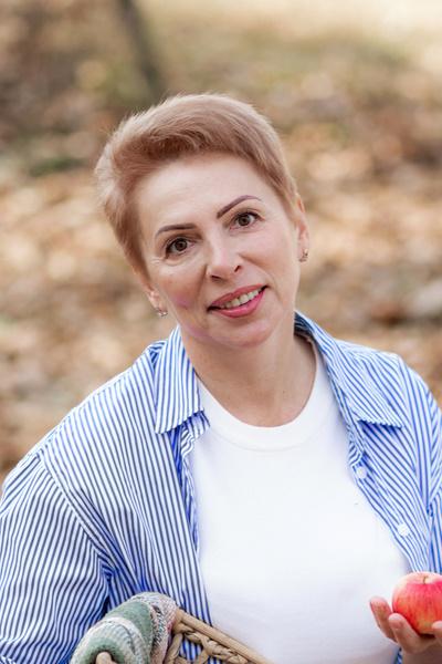 Nina (57) aus Osteuropa sucht einen Mann
