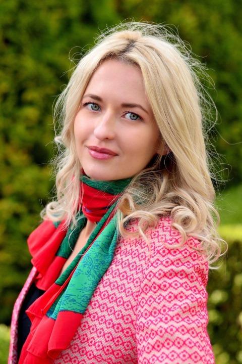 Valeria sucht einen Partner über die Partnervermittlung Ukraine Foto von Valeria, einer Frau aus der Ukraine auf Partnersuche