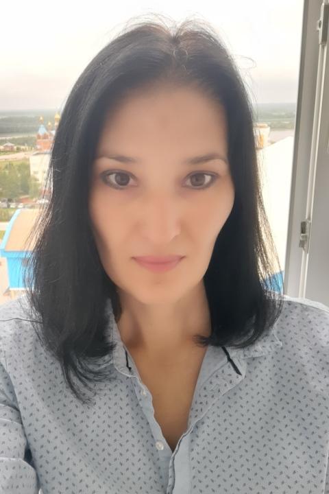 Raushaniia (49) aus Osteuropa sucht einen Mann