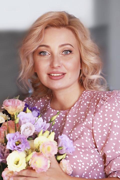 Irina sucht einen Partner über die Partnervermittlung Ukraine Foto von Irina, einer Frau aus der Ukraine auf Partnersuche