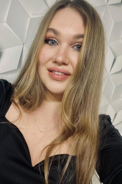 Alexandra sucht einen Partner über die Partnervermittlung Ukraine Foto von Alexandra, einer Frau aus der Ukraine auf Partnersuche