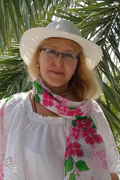 Elena (49) aus Osteuropa sucht einen Mann