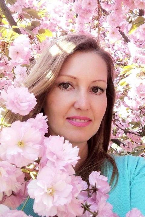 Nataliia sucht einen Partner über die Partnervermittlung Ukraine Foto von Nataliia, einer Frau aus der Ukraine auf Partnersuche