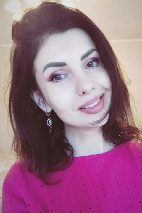Karina sucht einen Partner über die Partnervermittlung Ukraine Foto von Karina, einer Frau aus der Ukraine auf Partnersuche
