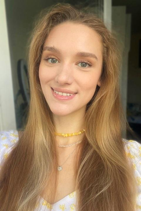 Sofia sucht einen Partner über die Partnervermittlung Ukraine Foto von Sofia, einer Frau aus der Ukraine auf Partnersuche