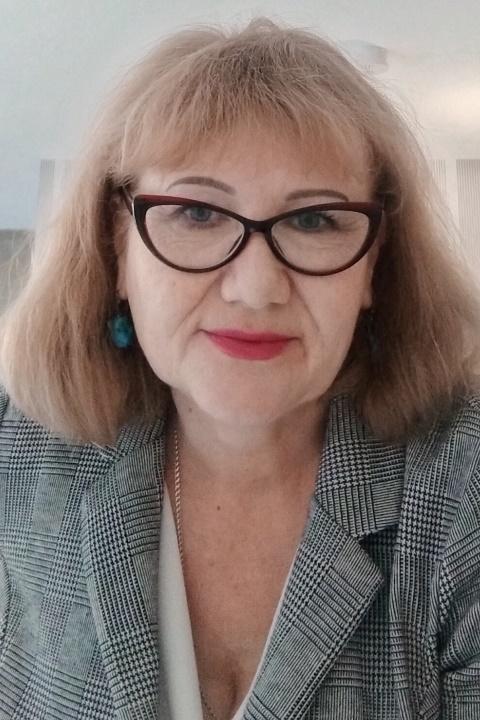 Olena (60) aus Osteuropa sucht einen Mann