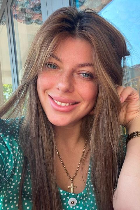 Yuliia sucht einen Partner über die Partnervermittlung Ukraine Foto von Yuliia, einer Frau aus der Ukraine auf Partnersuche