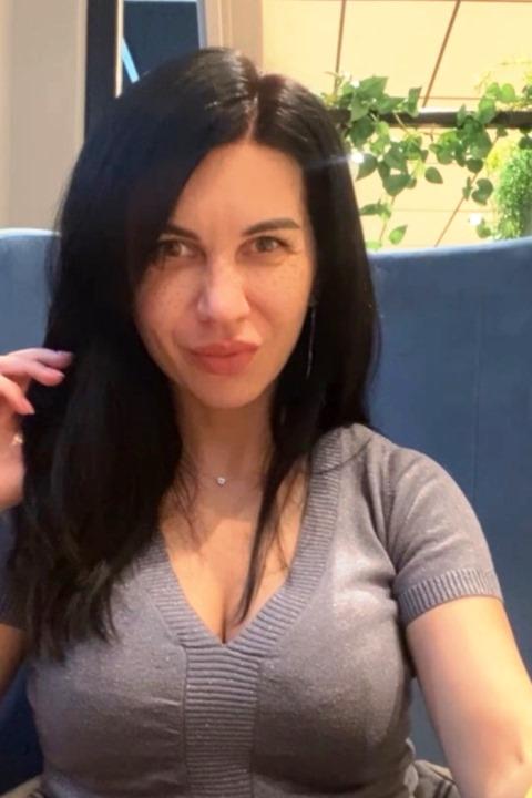 Olga (39) aus Osteuropa sucht einen Mann