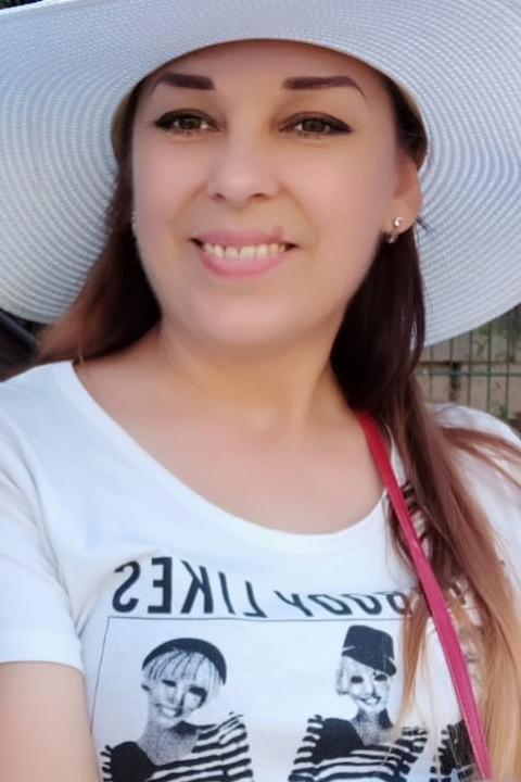 Natalie (54) aus Osteuropa sucht einen Mann