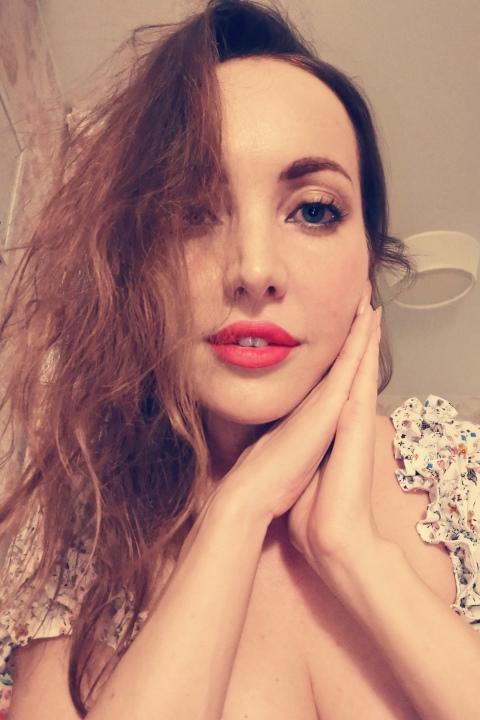 Iuliia sucht einen Partner über die Partnervermittlung Ukraine Foto von Iuliia, einer Frau aus der Ukraine auf Partnersuche