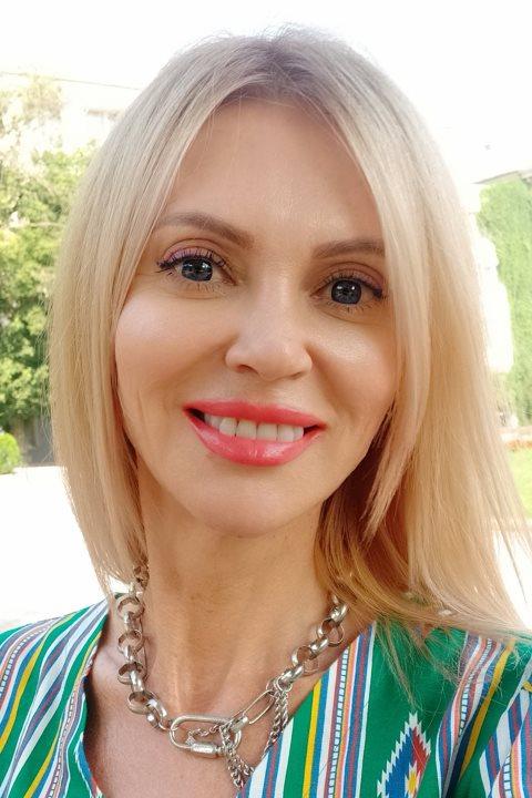 Iuliia sucht einen Partner über die Partnervermittlung Ukraine Foto von Iuliia, einer Frau aus der Ukraine auf Partnersuche