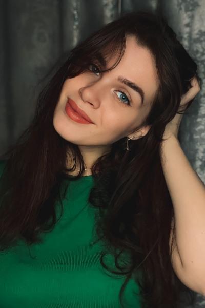 Anna (19) aus Osteuropa sucht einen Mann