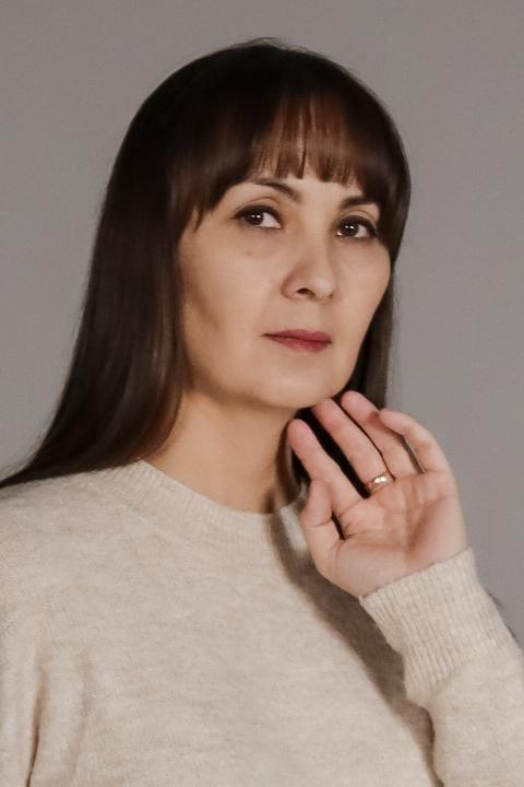 Gaukhar (43) aus Osteuropa sucht einen Mann