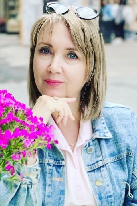 Nataliia (60) aus Osteuropa sucht einen Mann