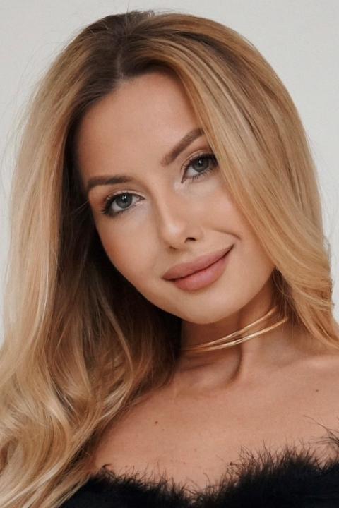 Liliia sucht einen Partner über die Partnervermittlung Ukraine Foto von Liliia, einer Frau aus der Ukraine auf Partnersuche