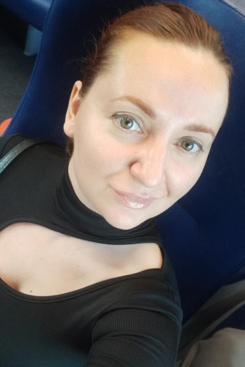 Elena (41) aus Osteuropa sucht einen Mann