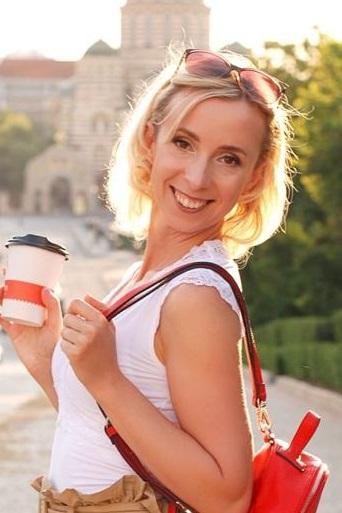 Diana sucht einen Partner über die Partnervermittlung Ukraine Foto von Diana, einer Frau aus der Ukraine auf Partnersuche