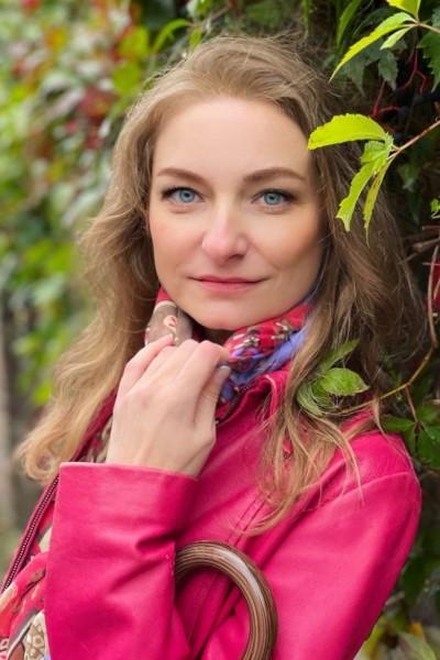 Auf Partnersuche bei Partnervermittlung: Foto von Lily