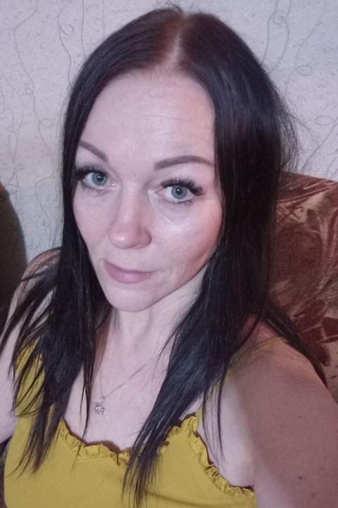 Elena (43) aus Osteuropa sucht einen Mann