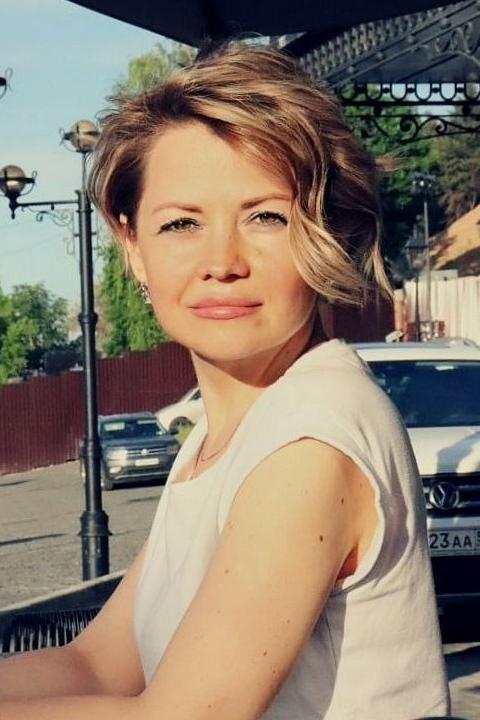 Elena (45) aus Osteuropa sucht einen Mann