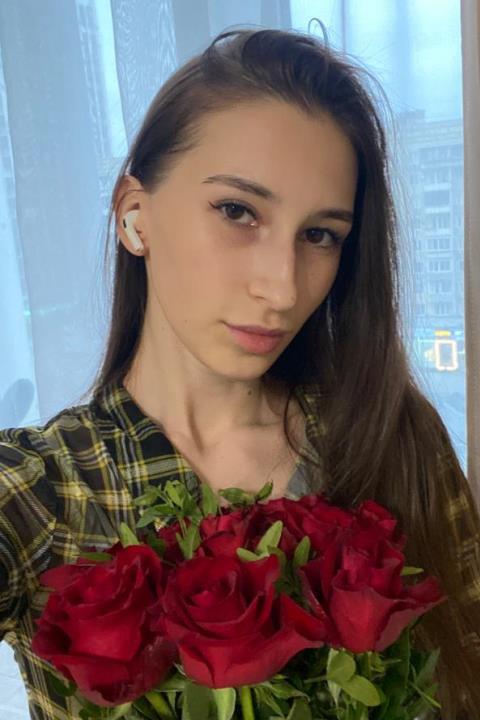 Maria (23) aus Osteuropa sucht einen Mann
