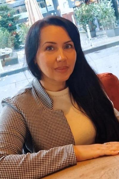 Elena (46) aus Osteuropa sucht einen Mann