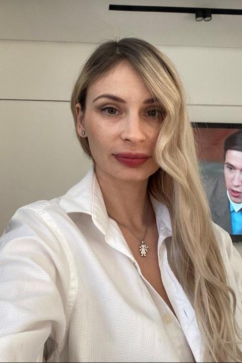 Olga (41) aus Osteuropa sucht einen Mann