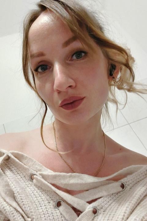 Elena (32) aus Osteuropa sucht einen Mann