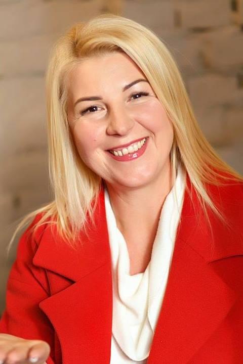 Oksana sucht einen Partner über die Partnervermittlung Ukraine Foto von Oksana, einer Frau aus der Ukraine auf Partnersuche