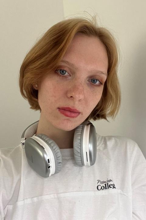 Diana (23) aus Osteuropa sucht einen Mann
