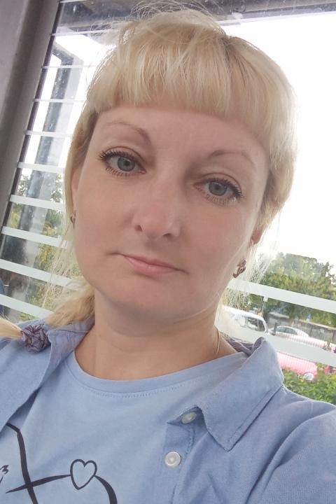 Olena (44) aus Osteuropa sucht einen Mann