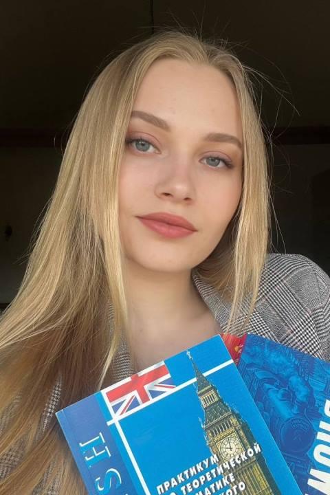 Ekaterina (27) aus Osteuropa sucht einen Mann