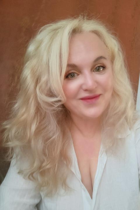 Alena (54) aus Osteuropa sucht einen Mann