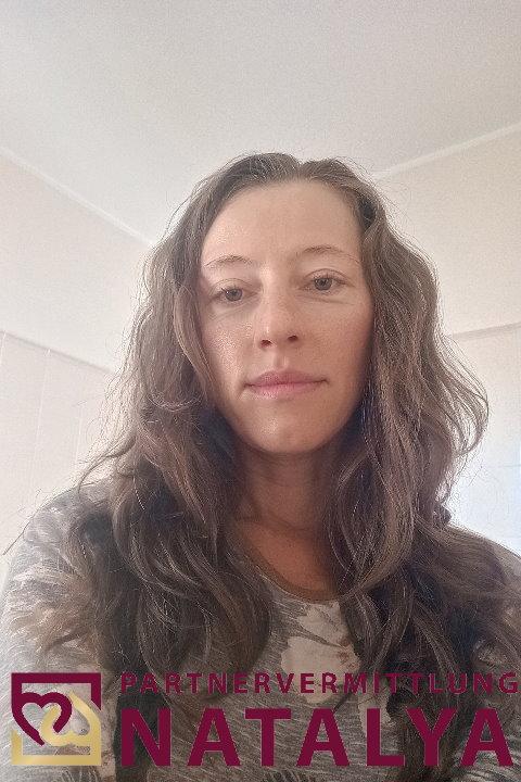 Oksana, eine Frau aus der Ukraine, über unsere Partnervermittlung kennenlernen (Foto 1) Eine Frau auf Partnersuche: Foto 1 von Oksana