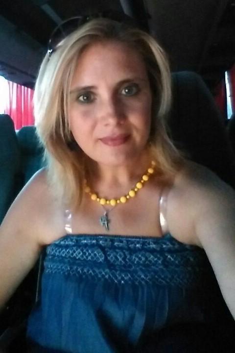 Julia (47) aus Osteuropa sucht einen Mann